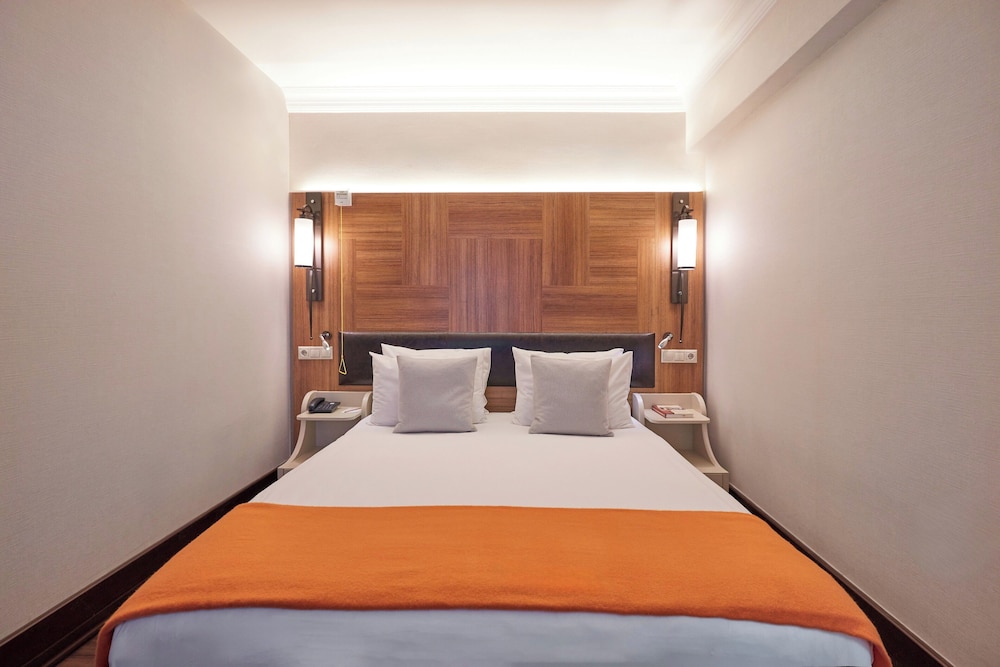 Double Room, Mobility Accessible photo 3