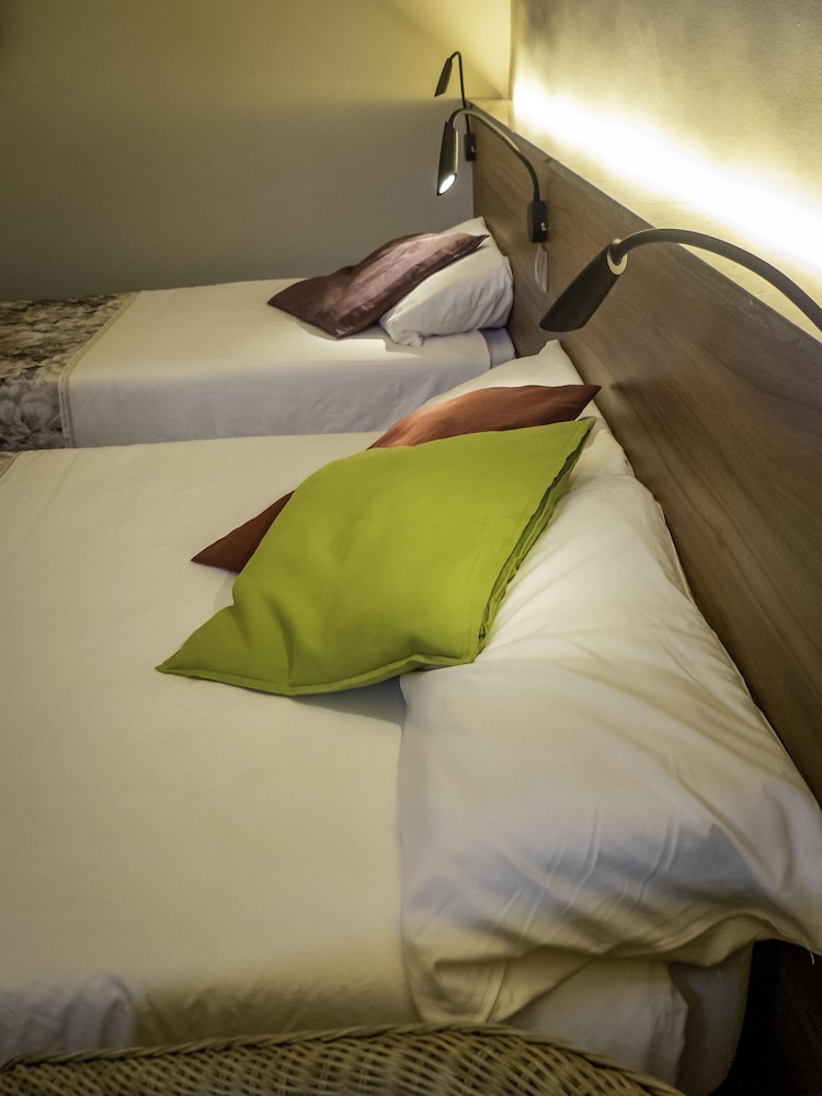 Triple Room, Ensuite photo 3