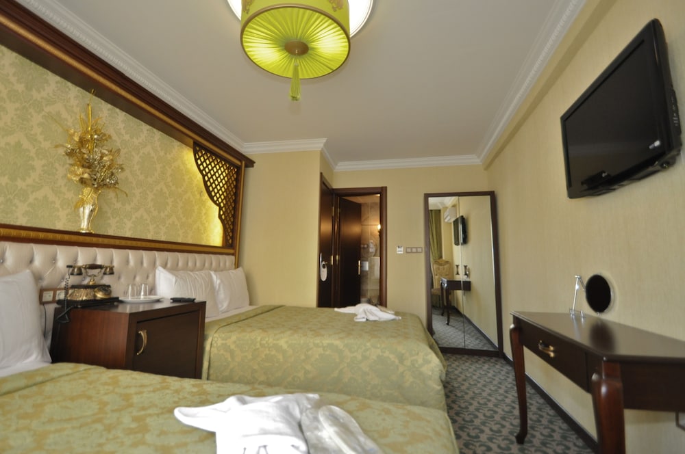 Deluxe Double Room With Round Bed photo 3