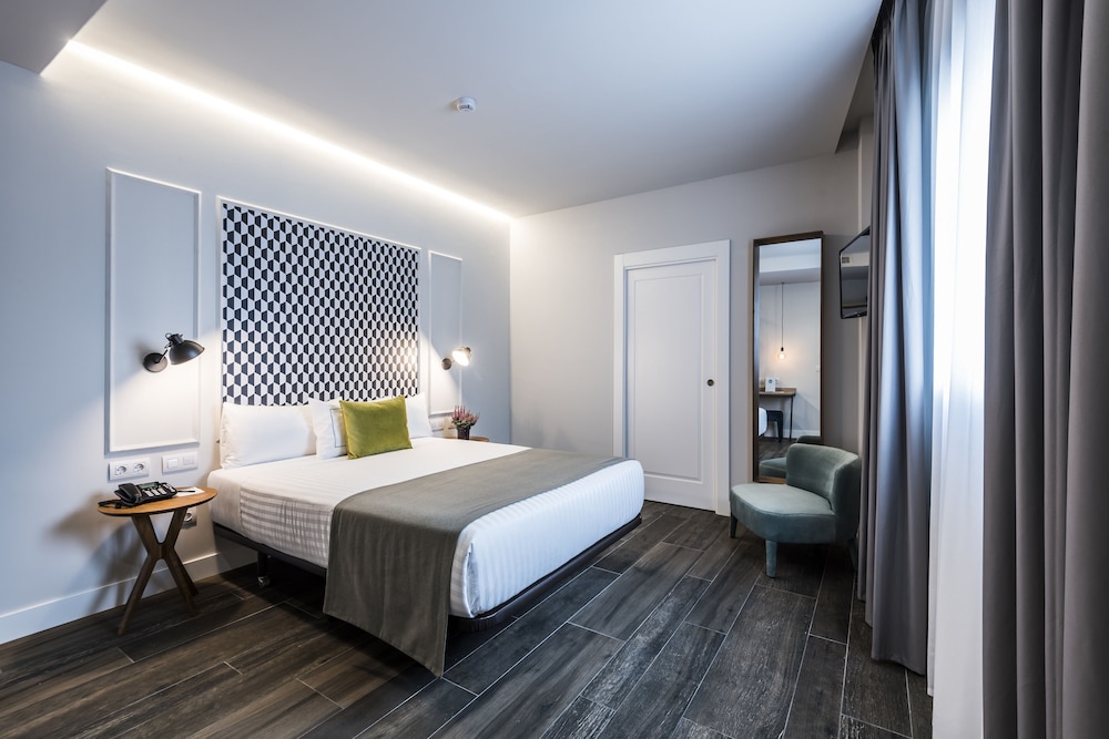 Standard Double Room, 1 Queen Bed, City View