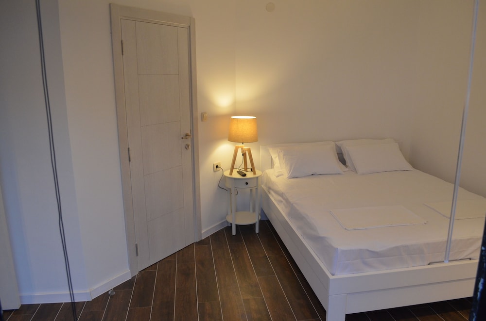 Exclusive Studio Suite, 1 Queen Bed photo 3