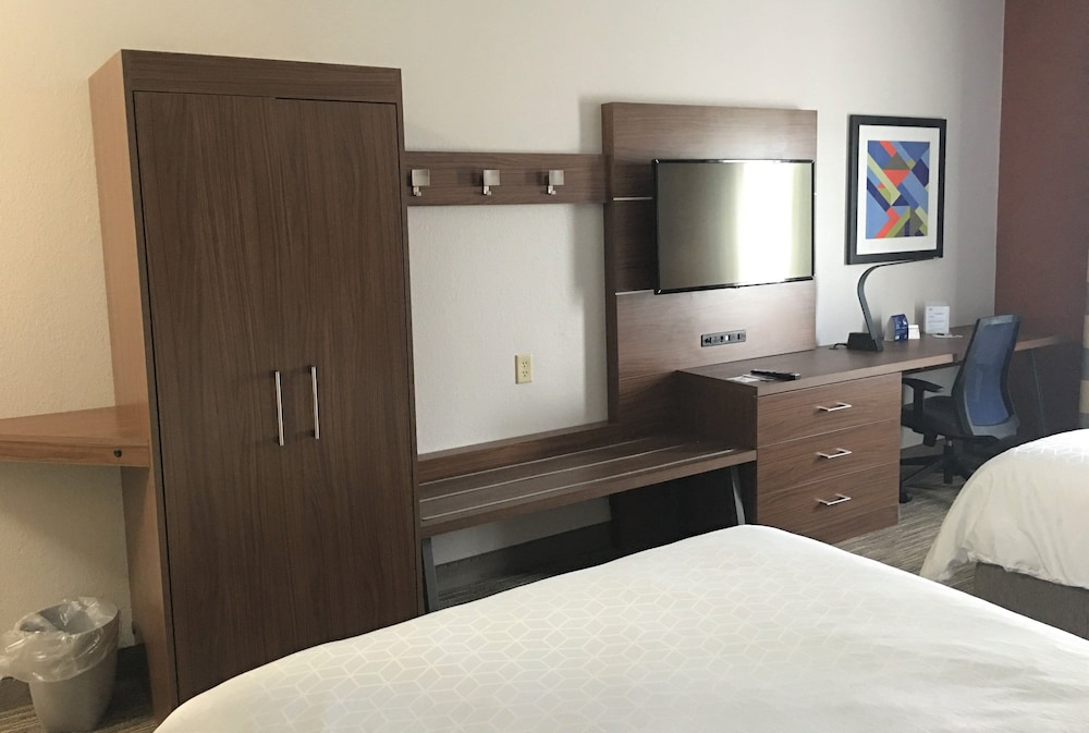 Standard Room, 2 Queen Beds, Accessible (Communication, Accessible Tub) - Photo 4