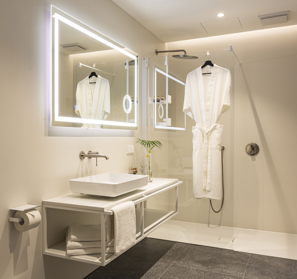 Deluxe Double Room Single Use photo 3