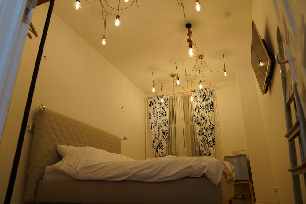 Superior Double Room, 1 King Bed, Non Smoking, Private Bathroom photo 2