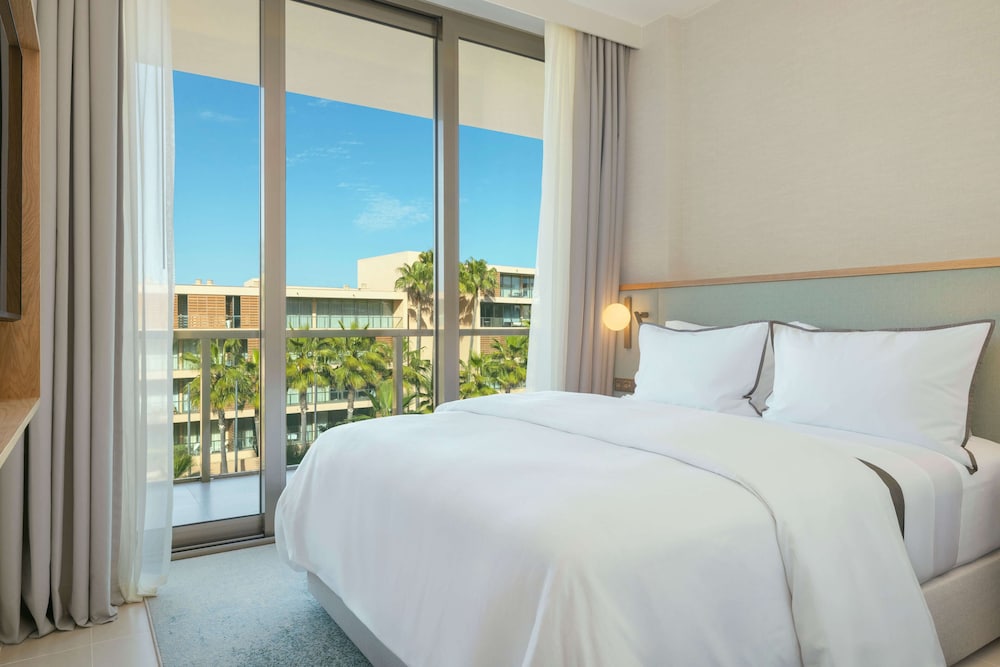 Suite, 3 Bedrooms, Balcony, Resort View - Photo 4