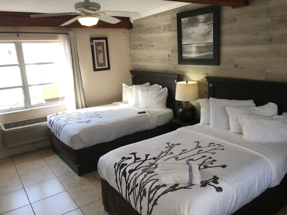 Room, 2 Double Beds, Microwave and Refrigerator, Courtyard view, 2nd Floor