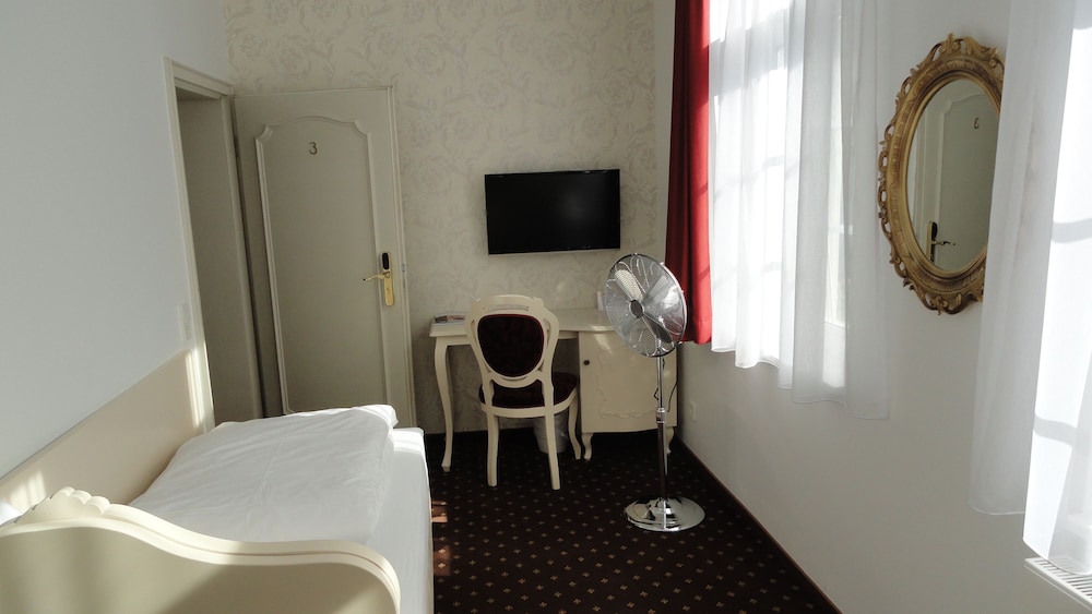 Single Room photo 2