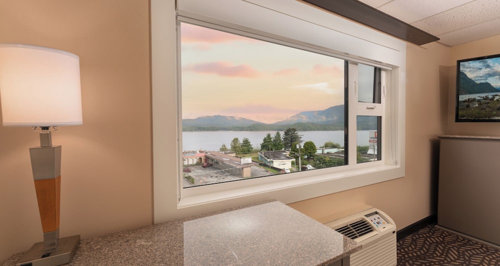 Premier Room, 1 Queen Bed, Ocean View - Photo 2