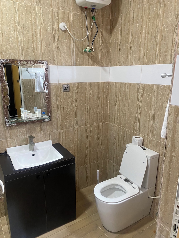 Classic Double Room, 1 King Bed, Private Bathroom, City View photo 3