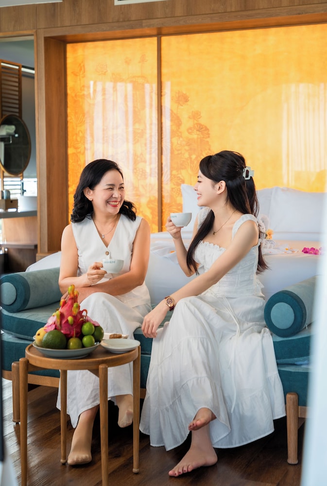 Executive Suite with Daily Afternoon tea at VIP Lounge - Photo 3