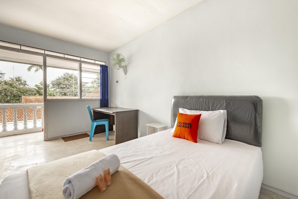Single Room, Shared Bathroom