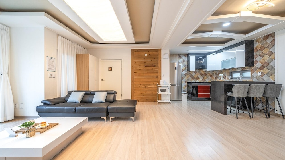 Basic Room, 1 Bedroom (Purple A) - Photo 8