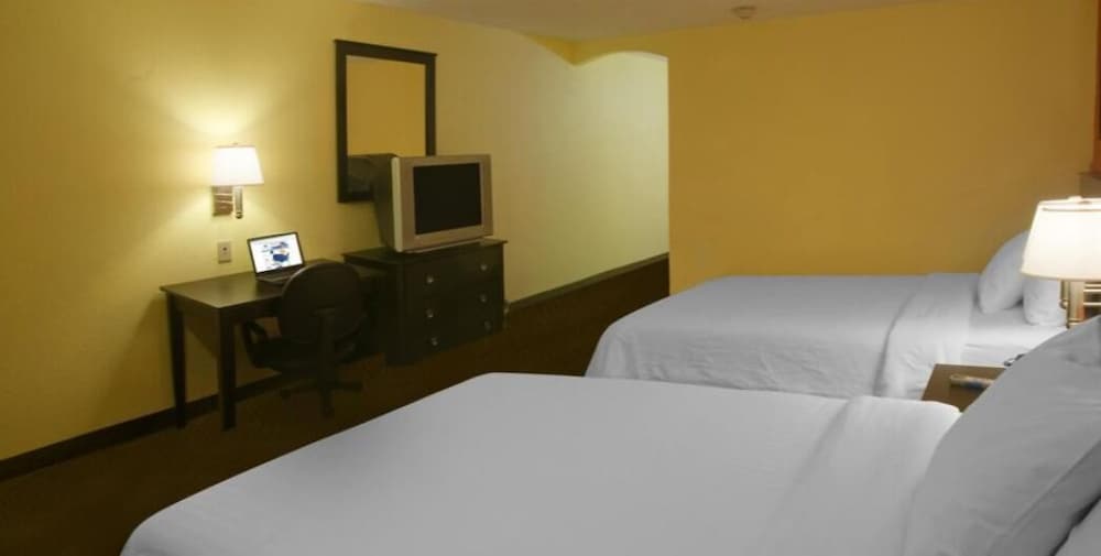 Room, 1 King Bed, Non Smoking - Photo 2