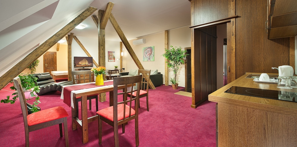 Luxury Apartment, 1 King Bed, Kitchenette, Executive Level (Executive level)