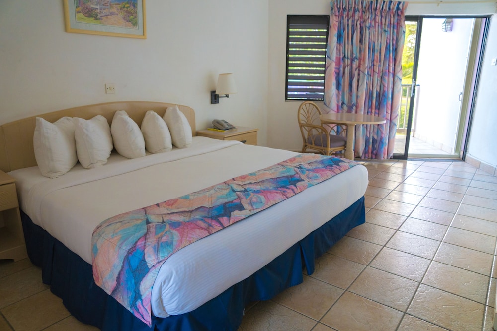 Standard Room, 1 King Bed, Garden View