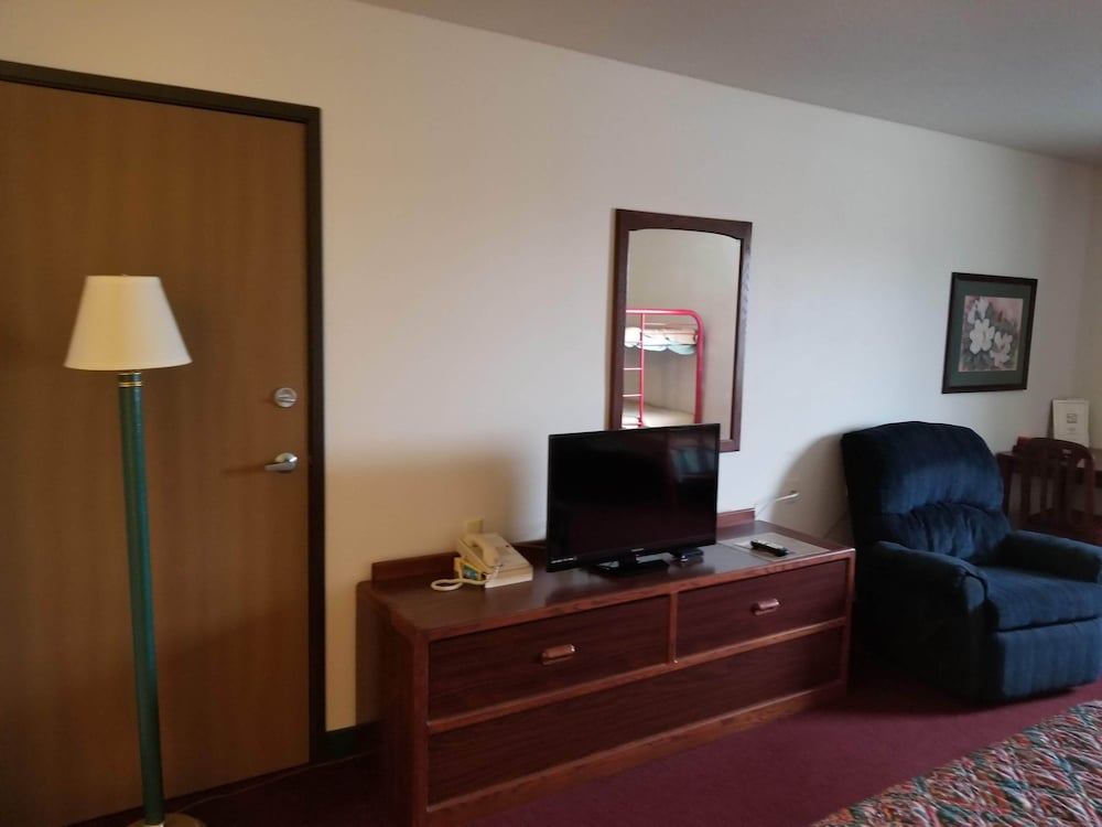 Deluxe Room, Multiple Beds (1 King, 1 Sofa Bed And 1 Bunk Bed) photo 3