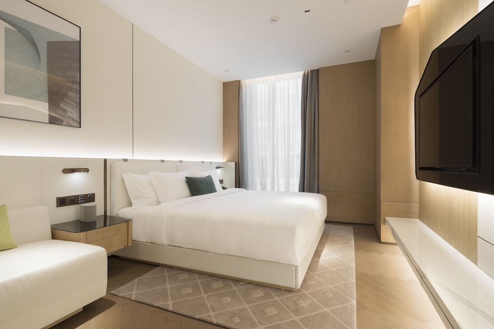 Luxury Suite, Non Smoking, City View photo 2