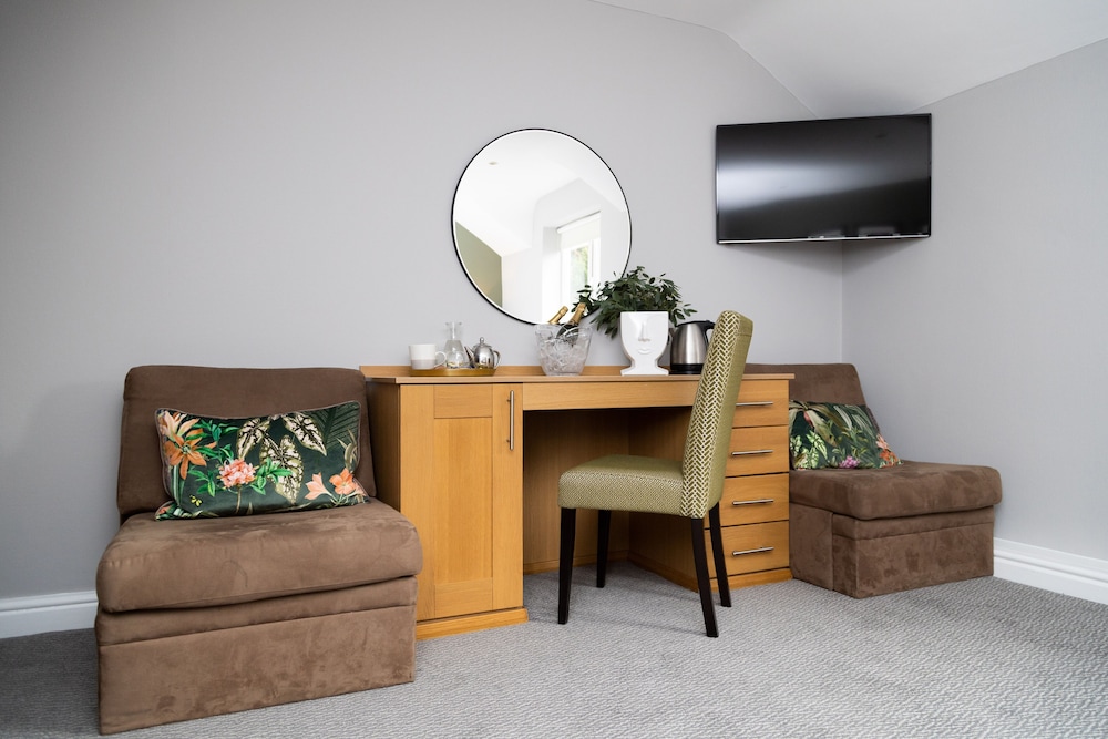Suite, Ensuite photo 2