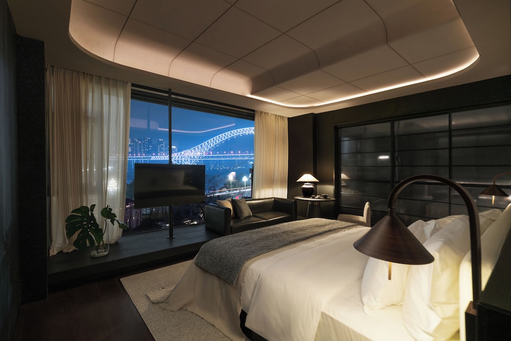 Deluxe Suite, Patio, River View