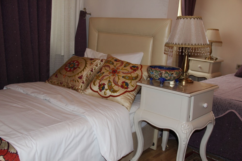 Studio Suite, Garden View (Triple) photo 3