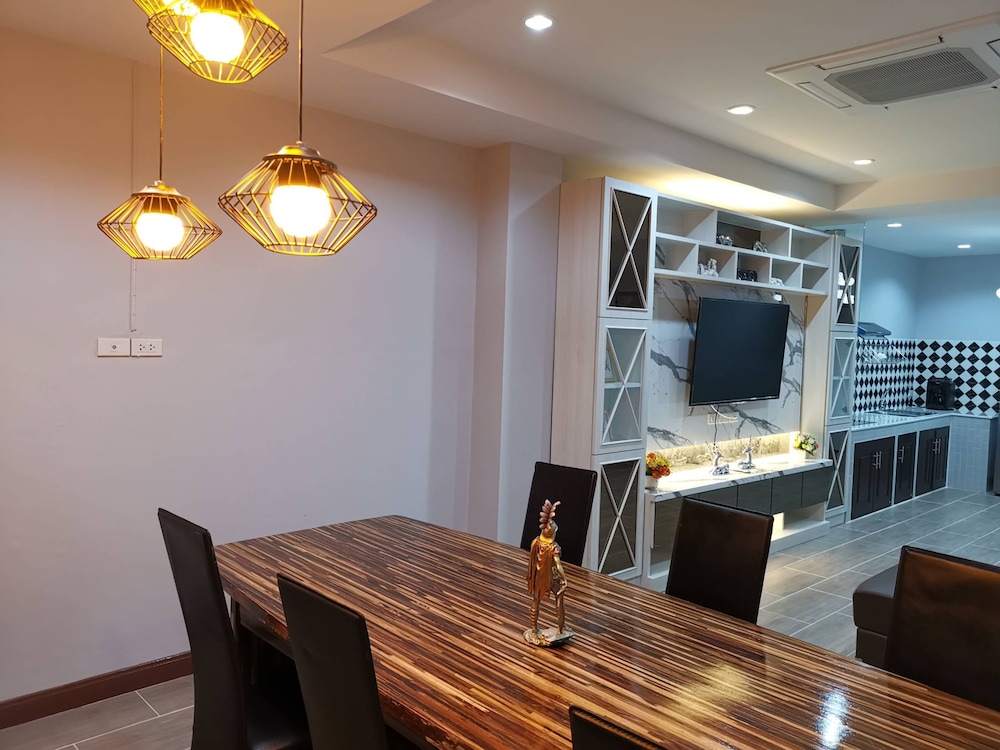 Family Room, 1 Bedroom photo 3