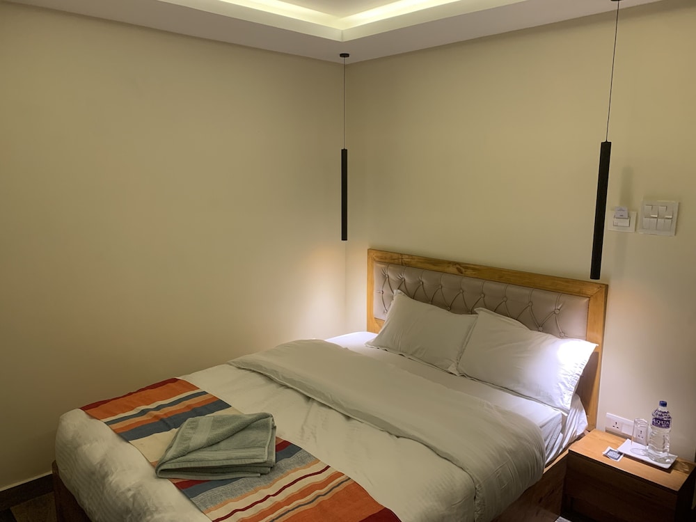 Superior Double Room, 1 Queen Bed, Non Smoking, Hill View photo 2