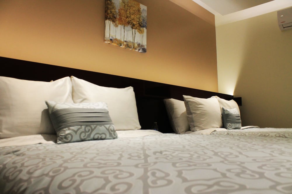 Double Room, 2 Double Beds, Private Bathroom, Ground Floor photo 3