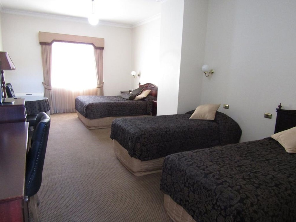 Executive Family Room photo 2