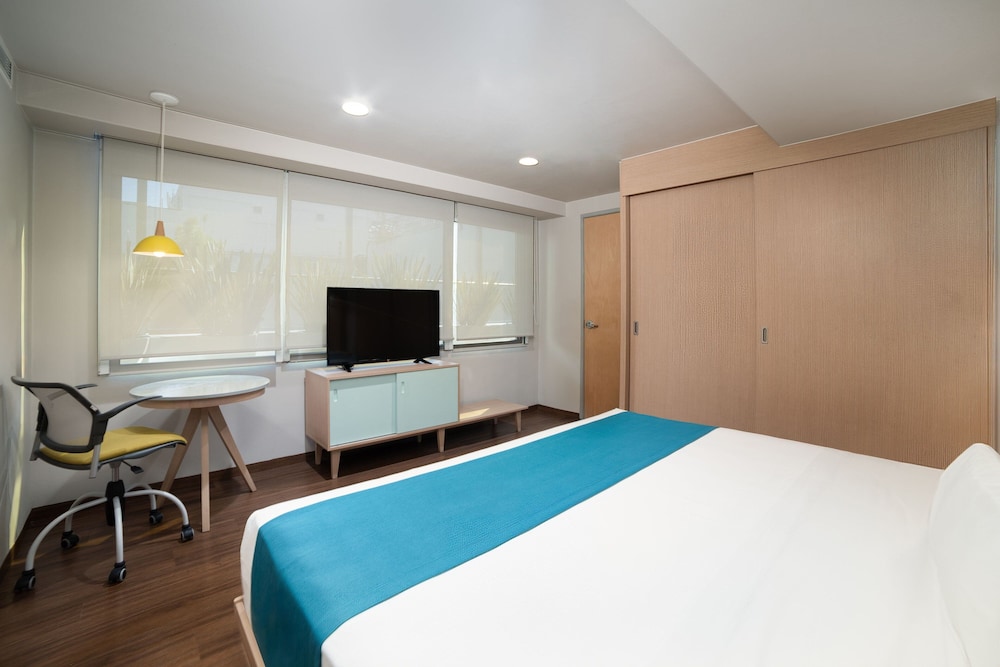 Suite, 1 Bedroom - Photo 6