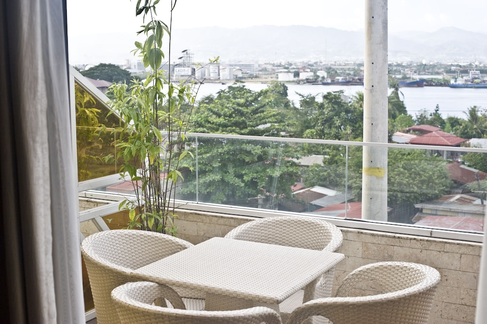 Suite - Photo 5