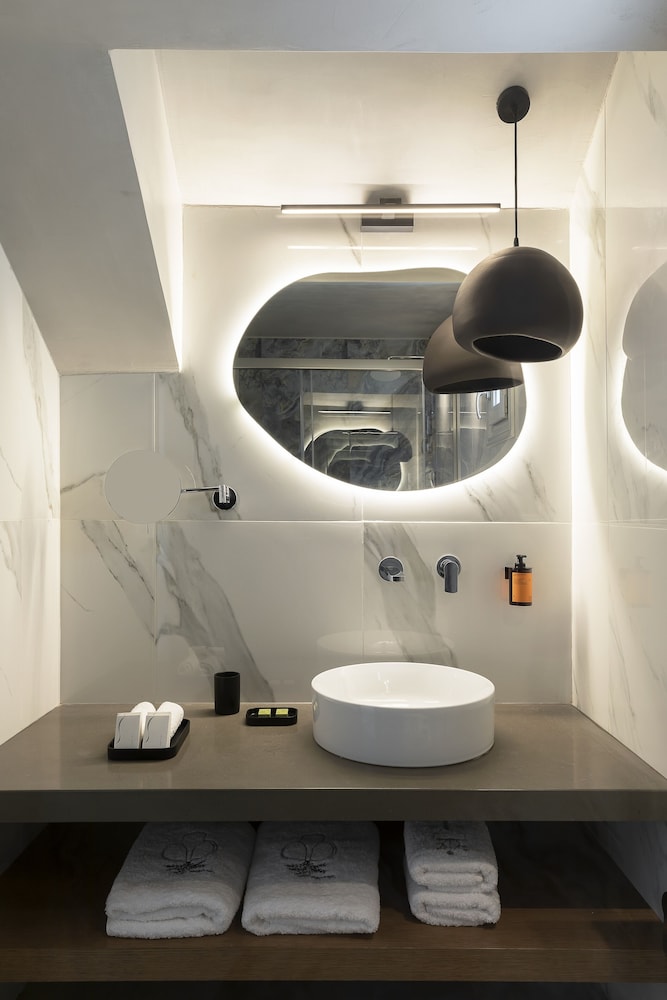 Standard Suite with sea view - Photo 4