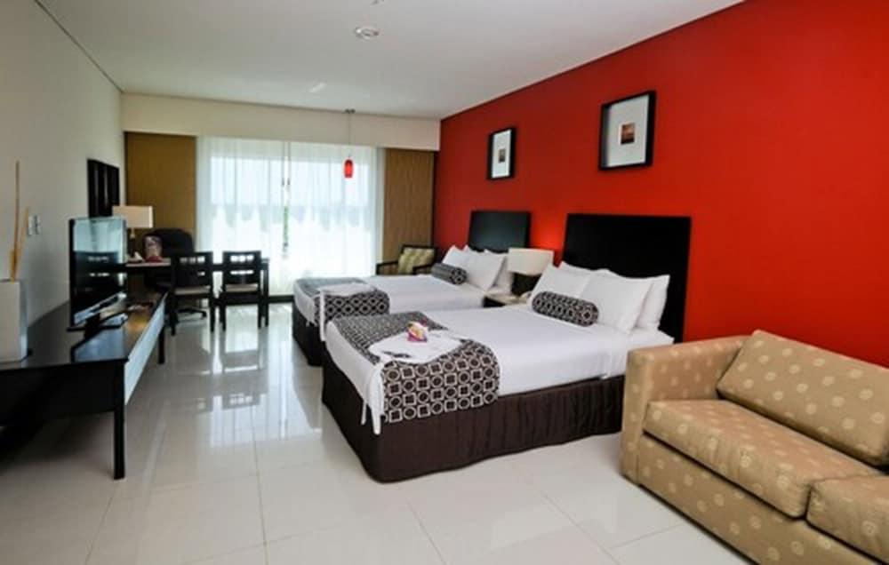 Junior Suite, 2 Queen Beds (Crowne) - Photo 10
