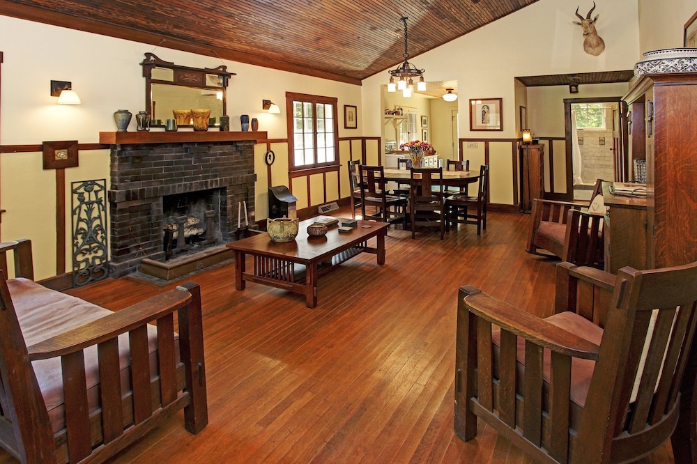 Cottage, 2 Bedrooms, Fireplace photo 1