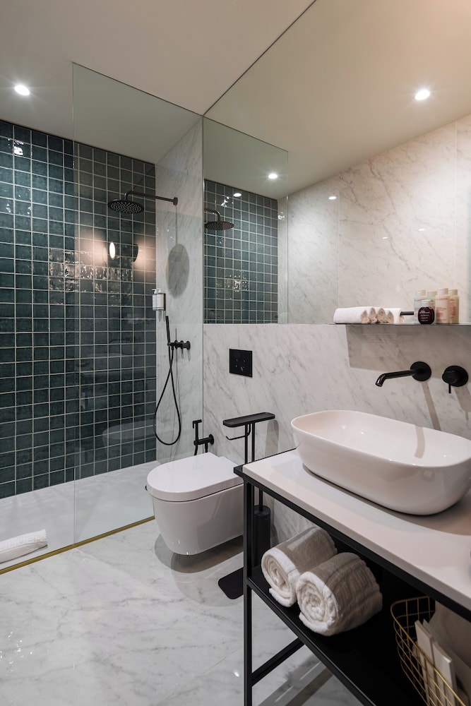 Twin Room, City View thumbnail 6