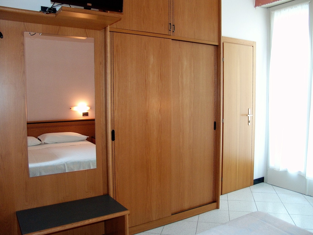 Family Quadruple Room, 2 Bedrooms, Balcony photo 1