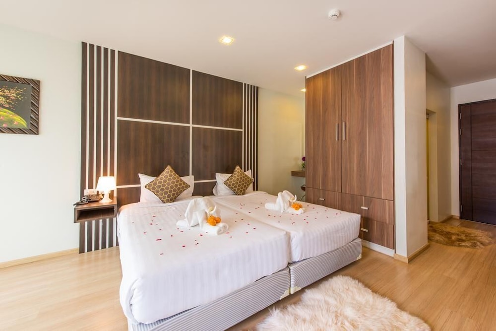Deluxe Studio, 2 Twin Beds - Photo 1
