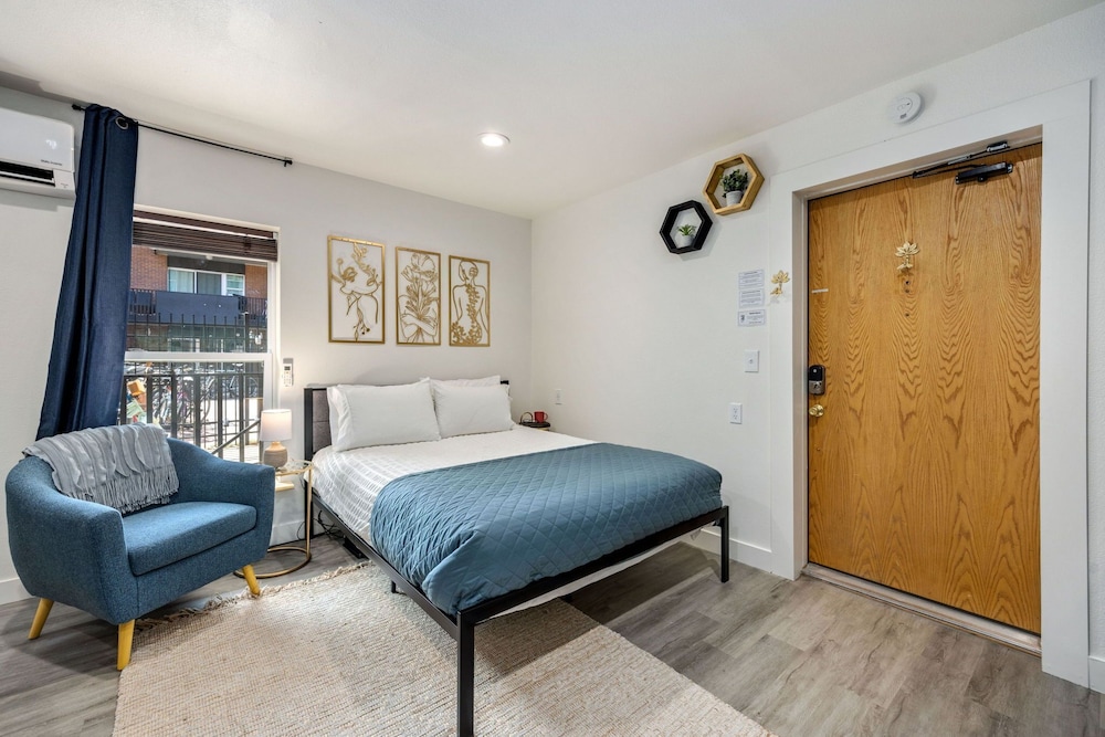 Apartment, 1 Queen Bed, Sauna (620 Mathews St. (Unit 100)) photo 3