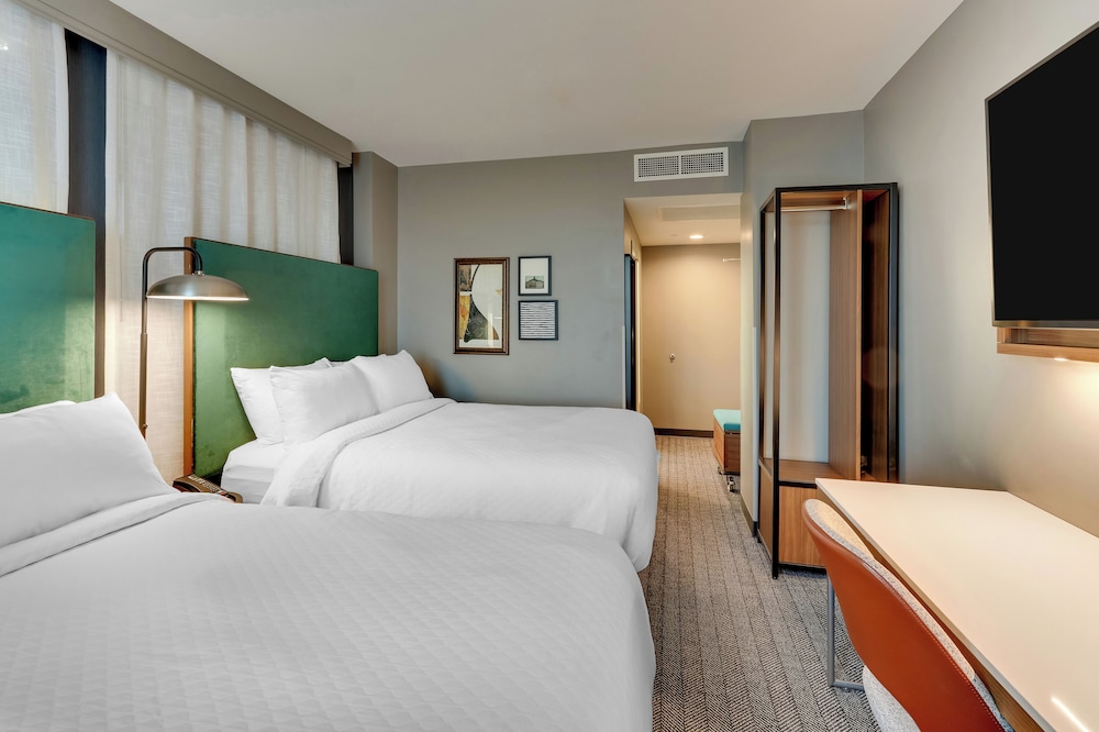 Room, 2 Queen Beds - Photo 8