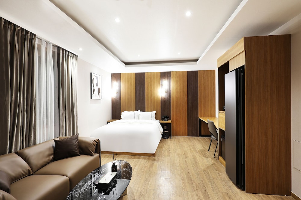 Deluxe Double Room, City View