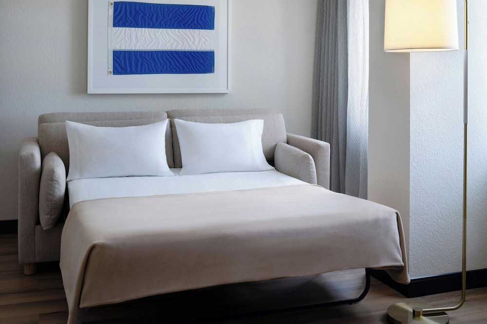 Junior Suite, 1 King Bed with Sofa bed - Photo 1