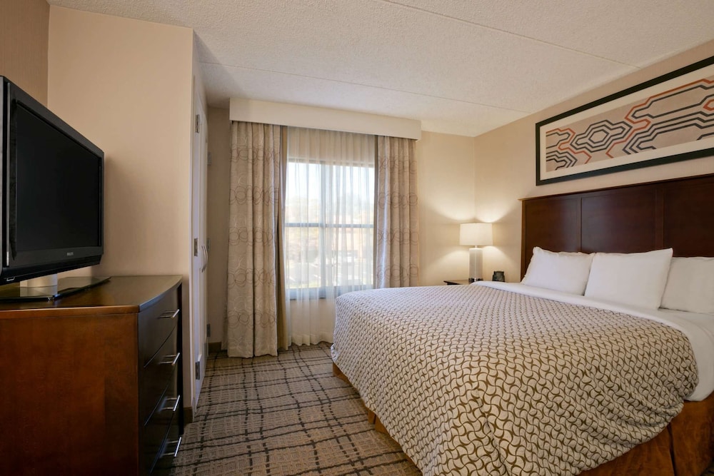 Suite, 1 King Bed, Accessible (Mobility & Hearing, Roll-in Shower) - Photo 1