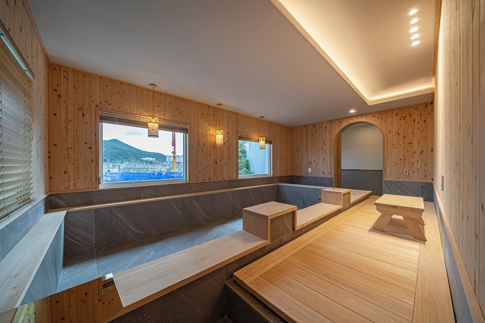 Garden Suite - Ocean Pool Villa (Hot water fee extra)
