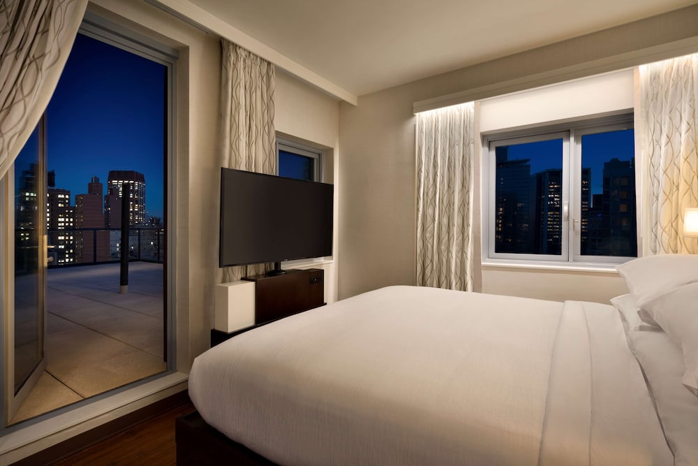 1 King City View Balcony, Hear 3x3 Shower