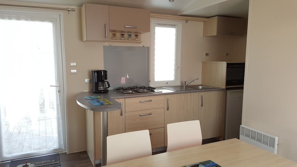 Mobile Home, 2 Bedrooms, Non Smoking photo 3