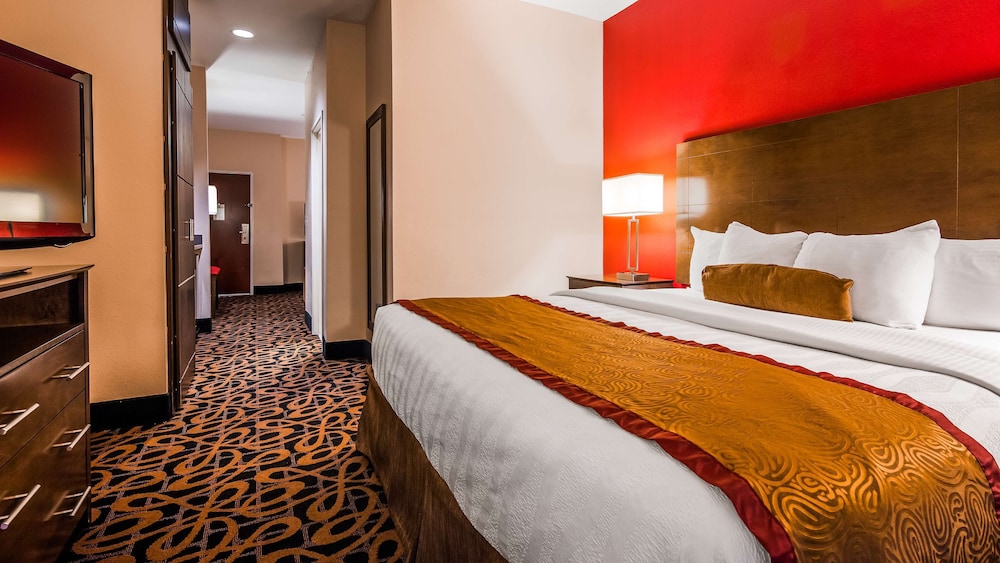 Suite, 1 King Bed, Non Smoking, Kitchenette (with Sofabed)