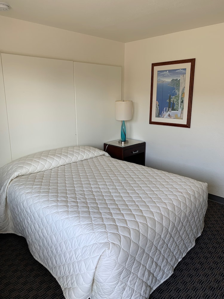 Economy Room, 1 Queen Bed, Non Smoking
