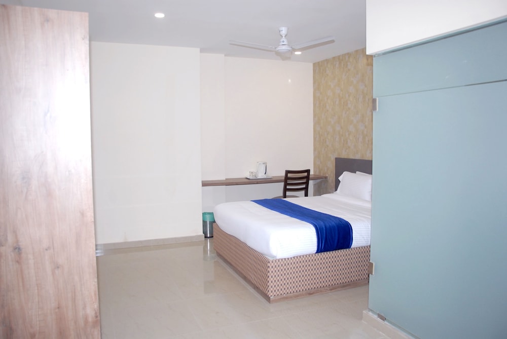 Deluxe Room - Photo 24