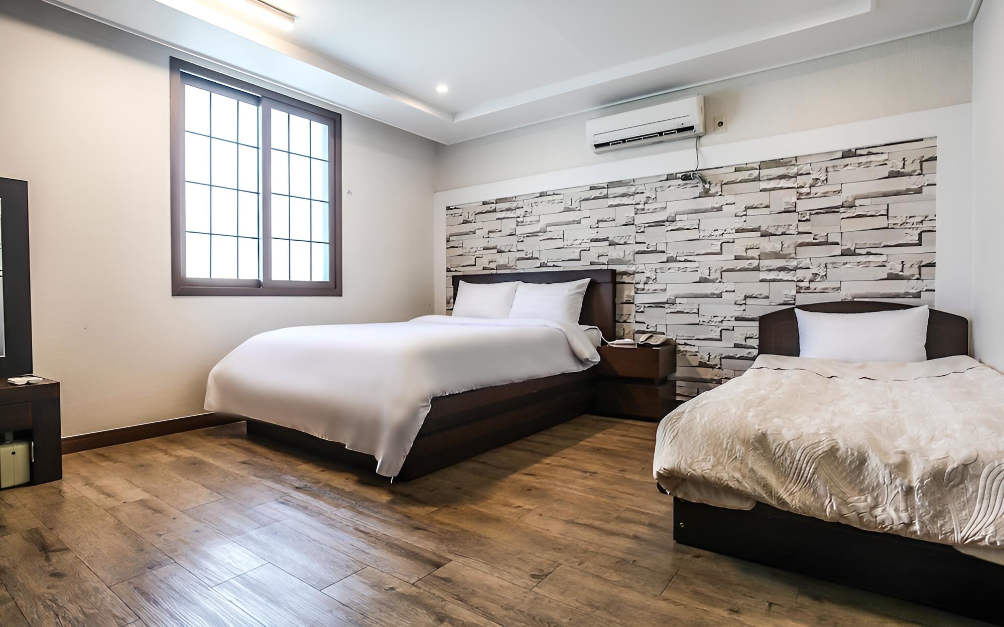Room (Twin room) - Photo 2