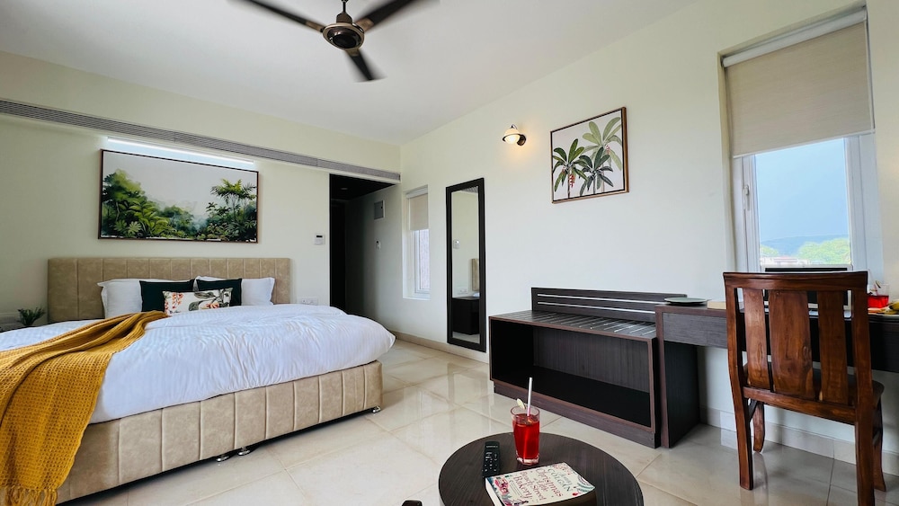 Premier Room | Balcony | BathTub | Sun Bed Lounger, photo 6
