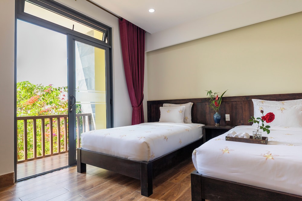 Deluxe Twin Room, Balcony photo 1